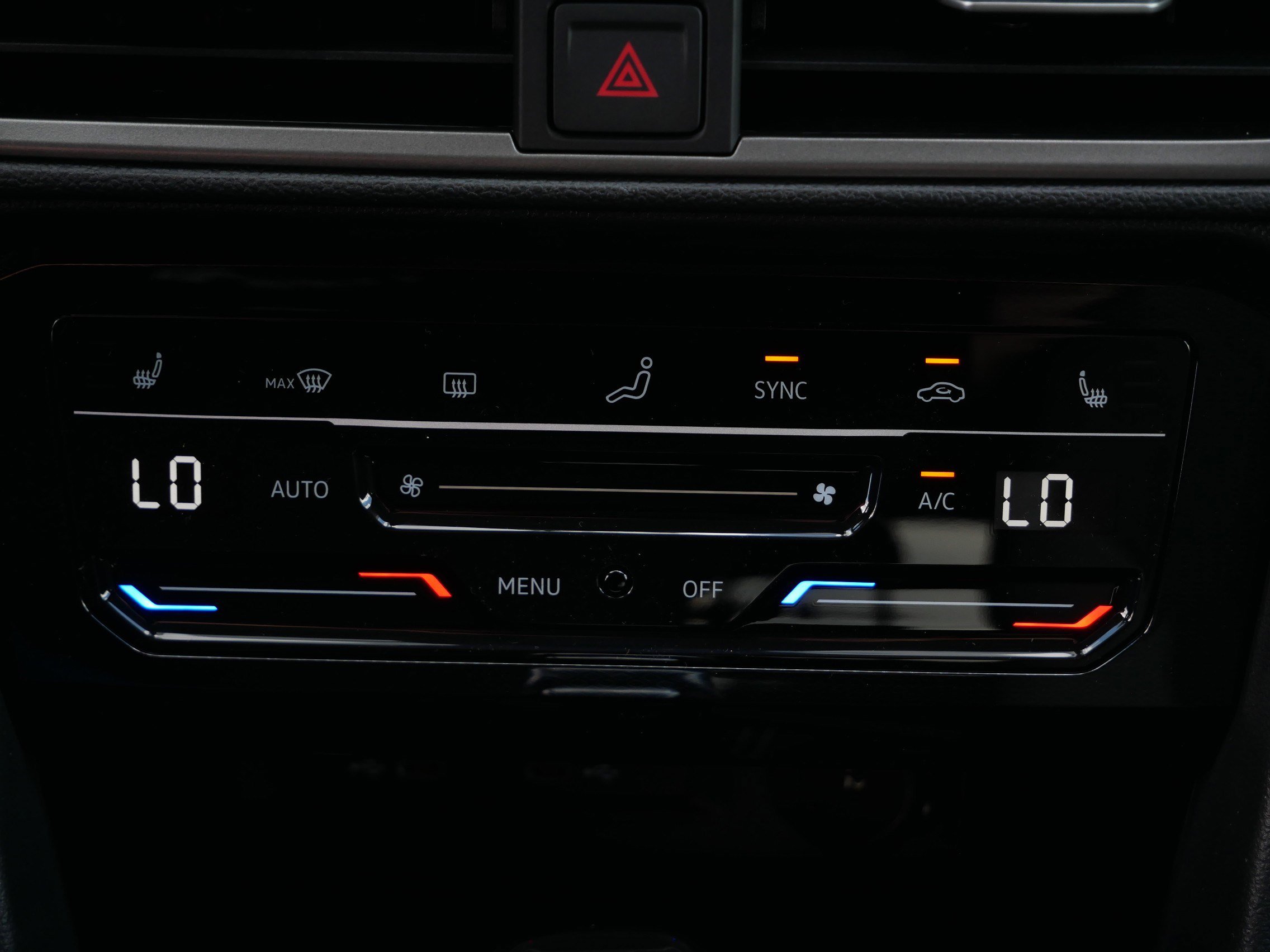 2025 Volkswagen Taos SE photo 5