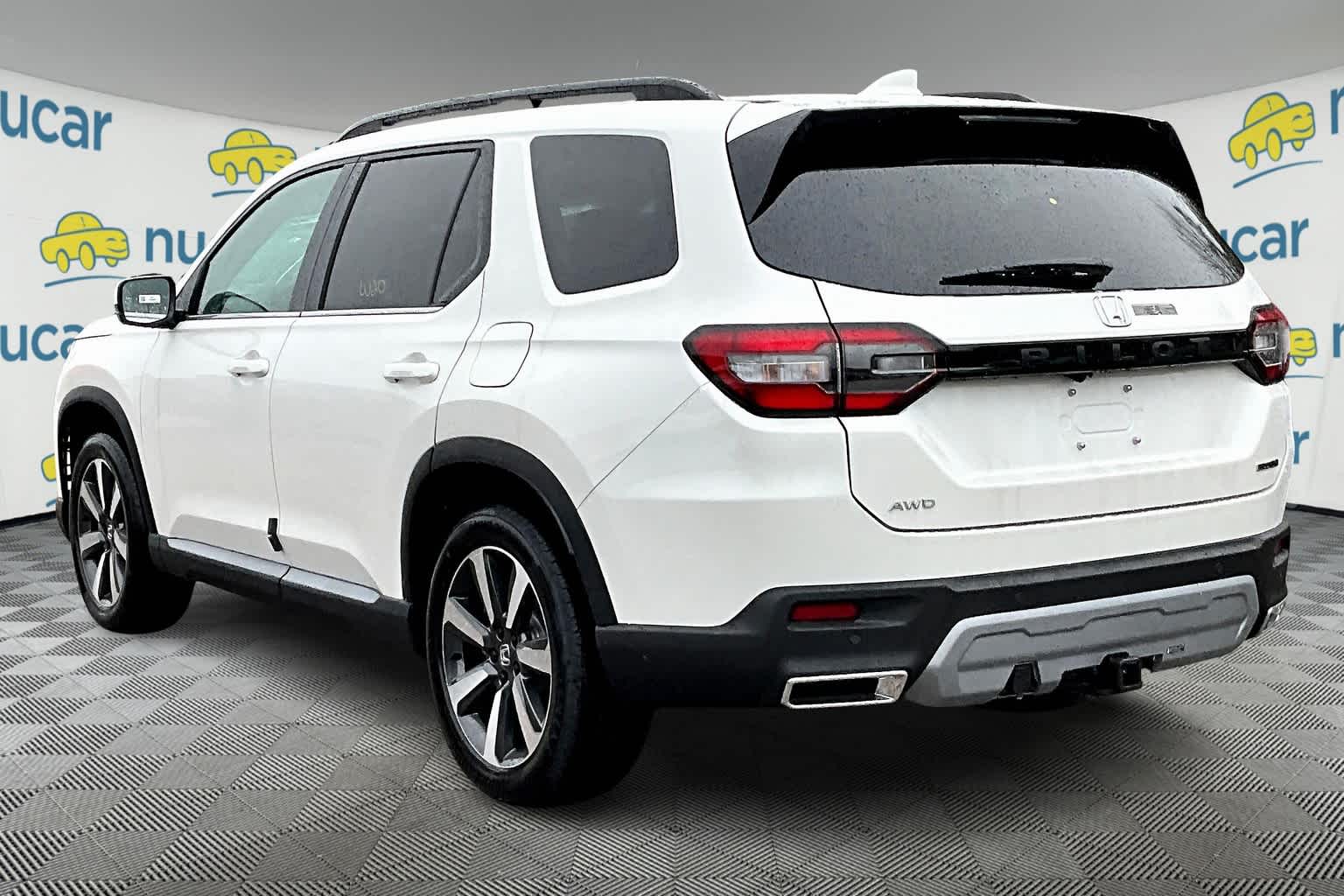 2025 Honda Pilot Touring photo 4