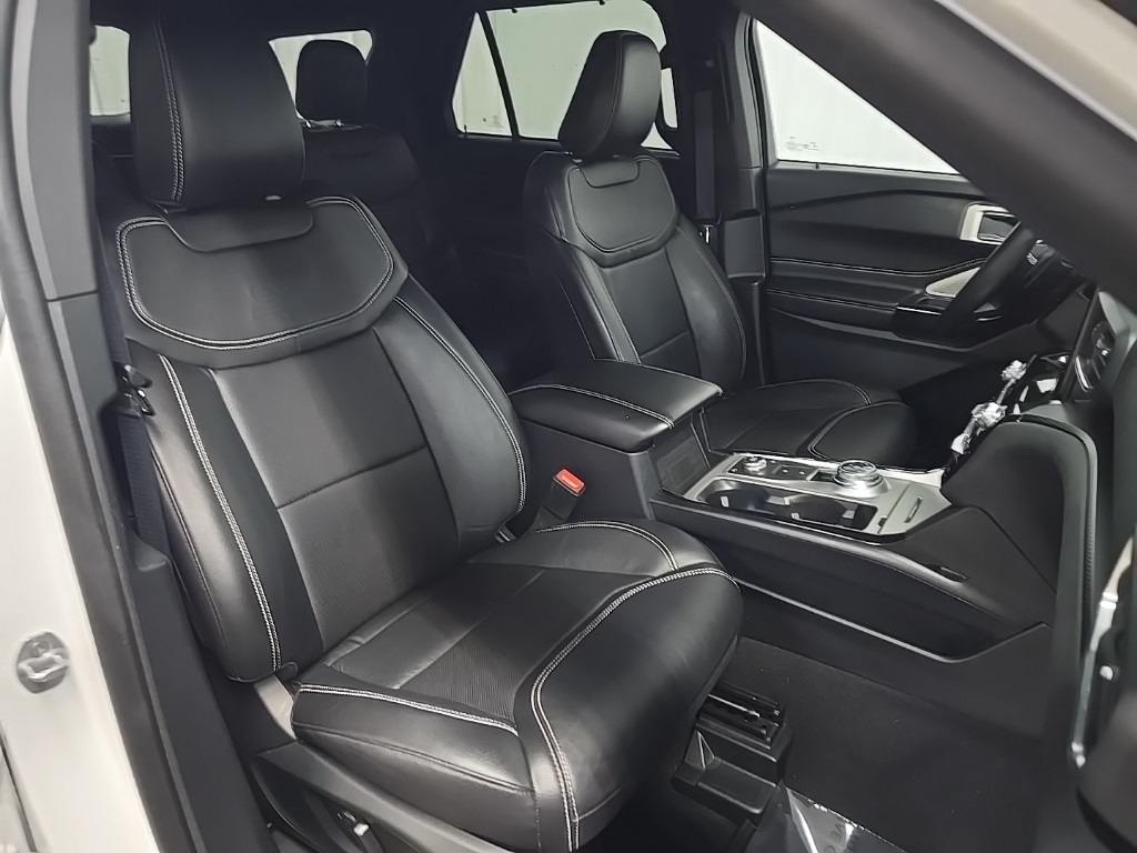 2021 Ford Explorer ST photo 15