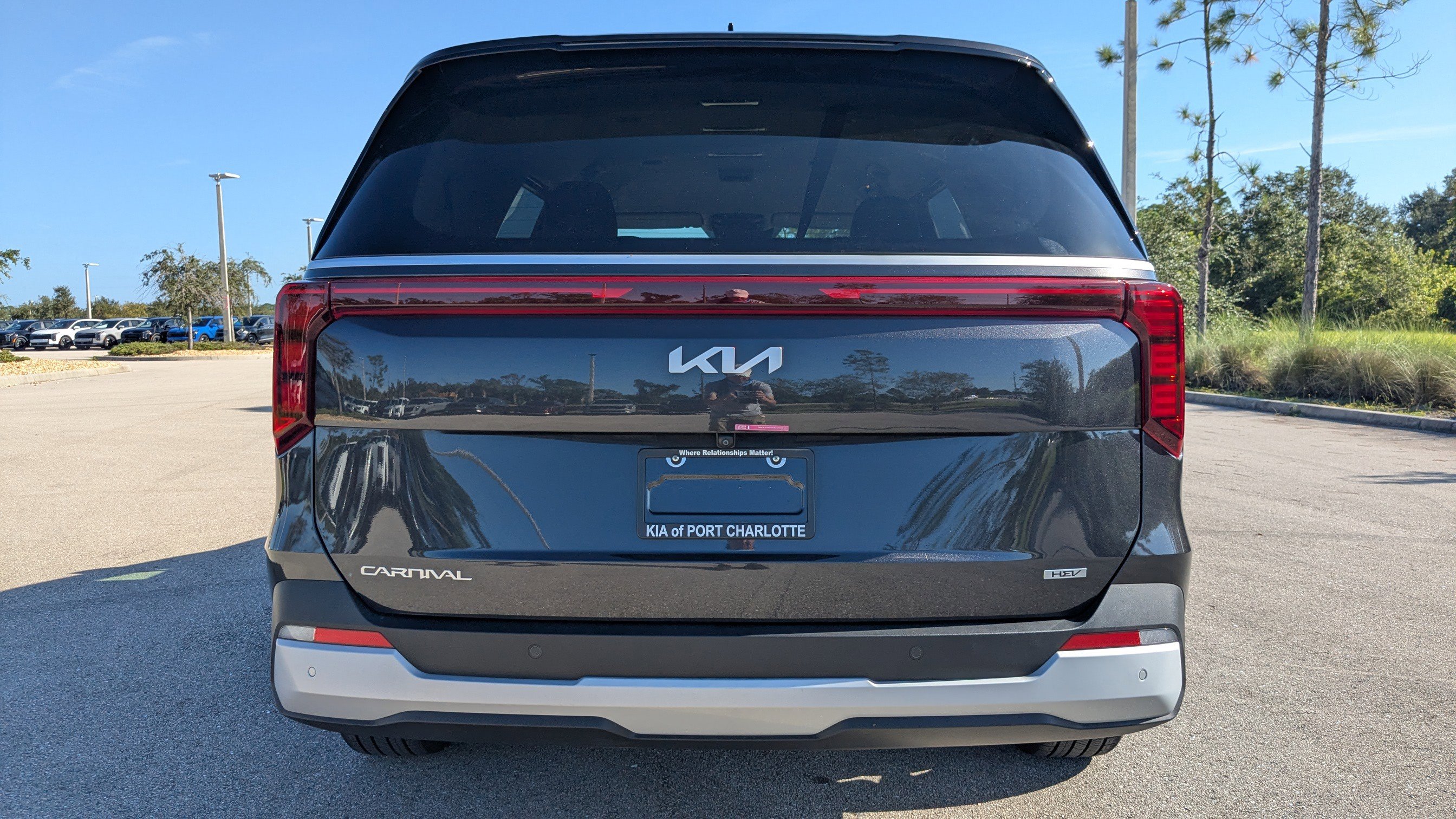 2025 Kia Carnival EX photo 3