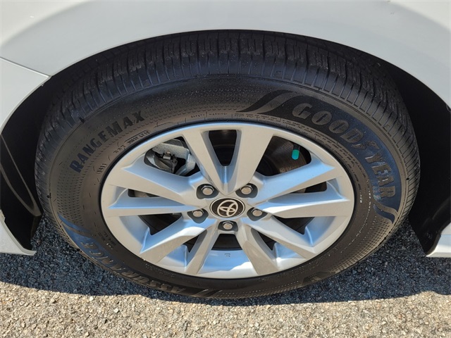 2025 Toyota Camry LE photo 9