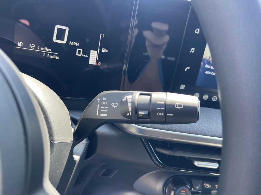 2026 Nissan Kicks SV photo 19