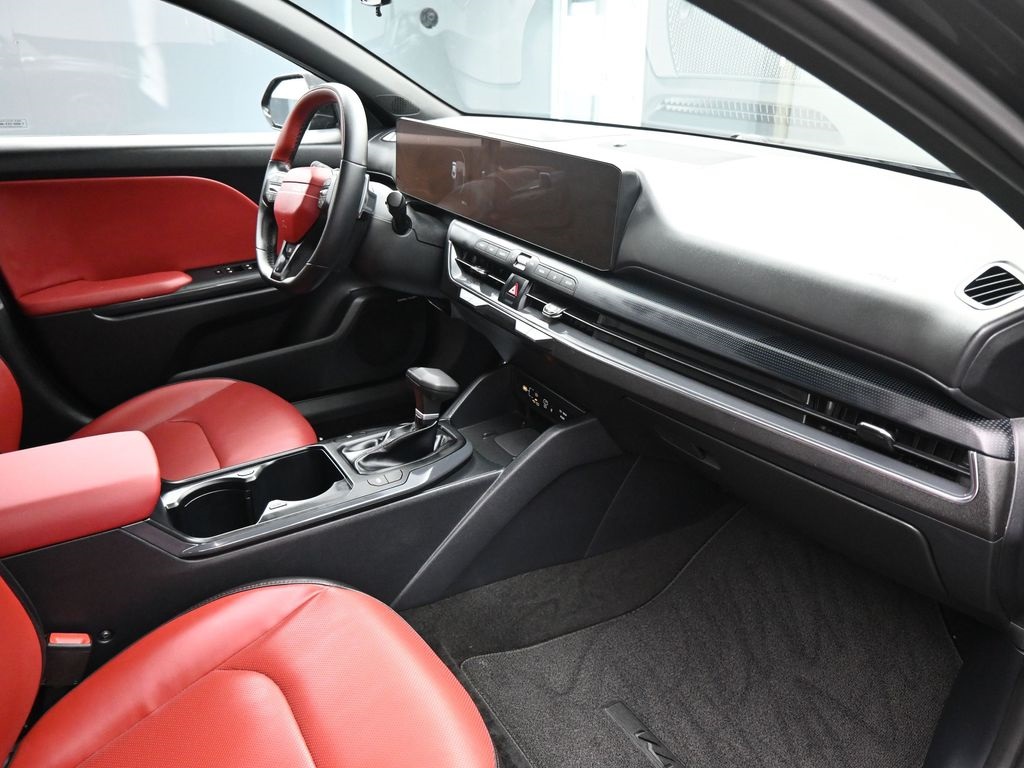 2025 Kia K4 GT-Line photo 11
