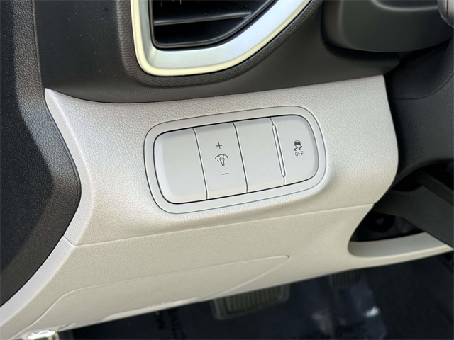 2025 Hyundai Venue SEL photo 29