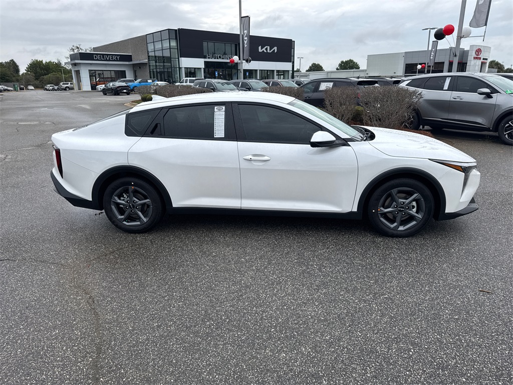 2025 Kia K4 LXS photo 2