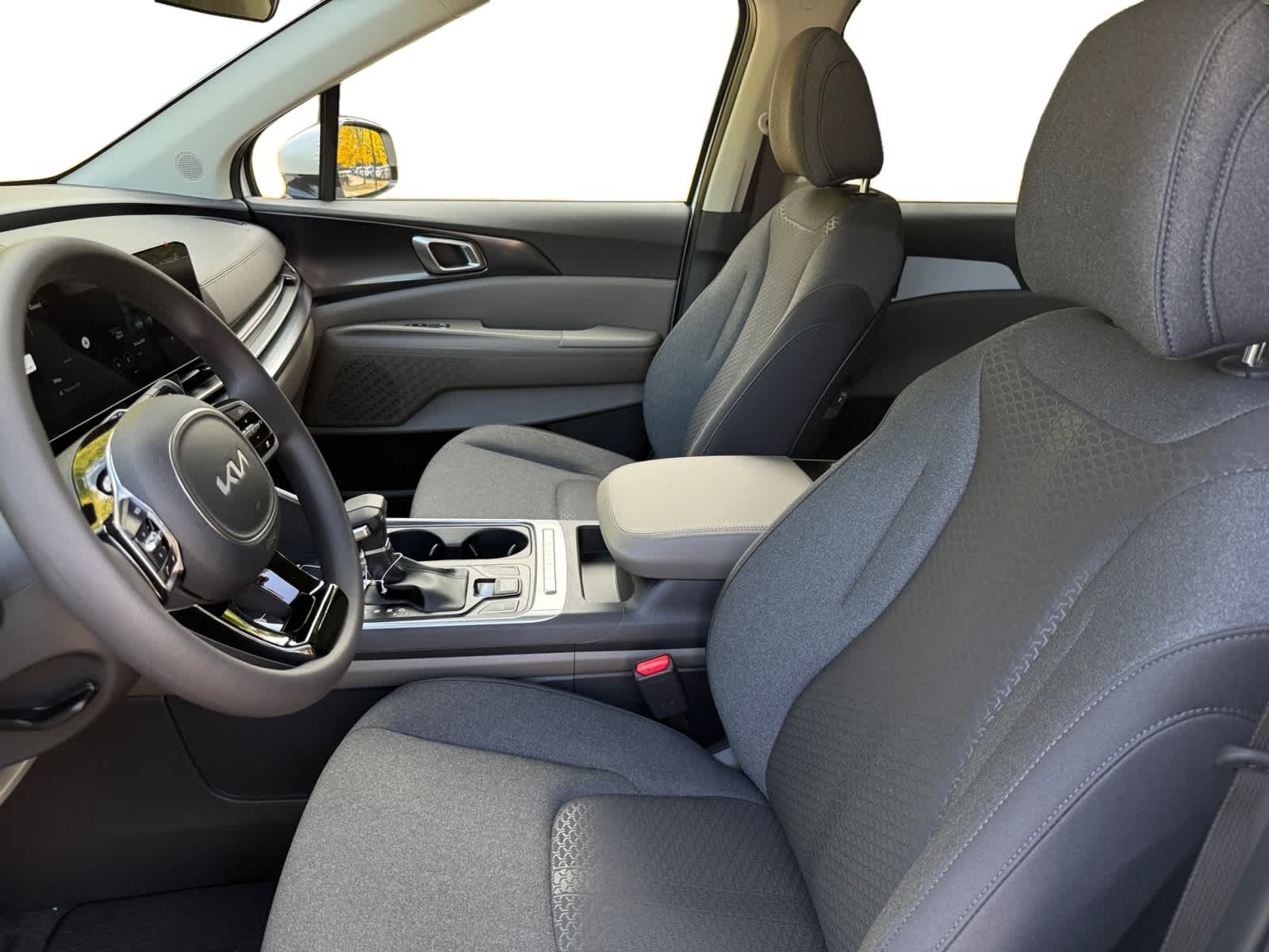 2026 Kia Carnival LX photo 7