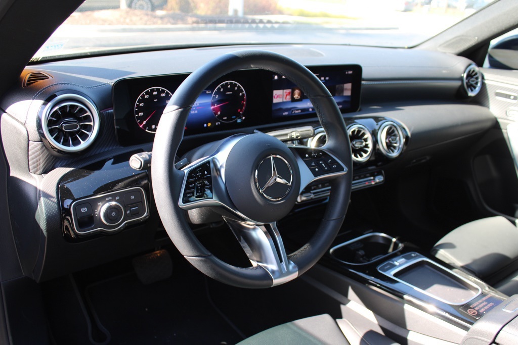 2025 Mercedes Benz CLA 250 photo 4