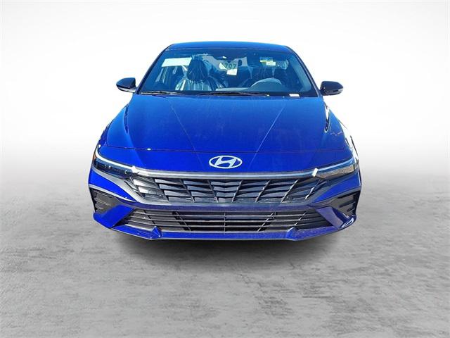 2025 Hyundai Elantra SEL Sport photo 2
