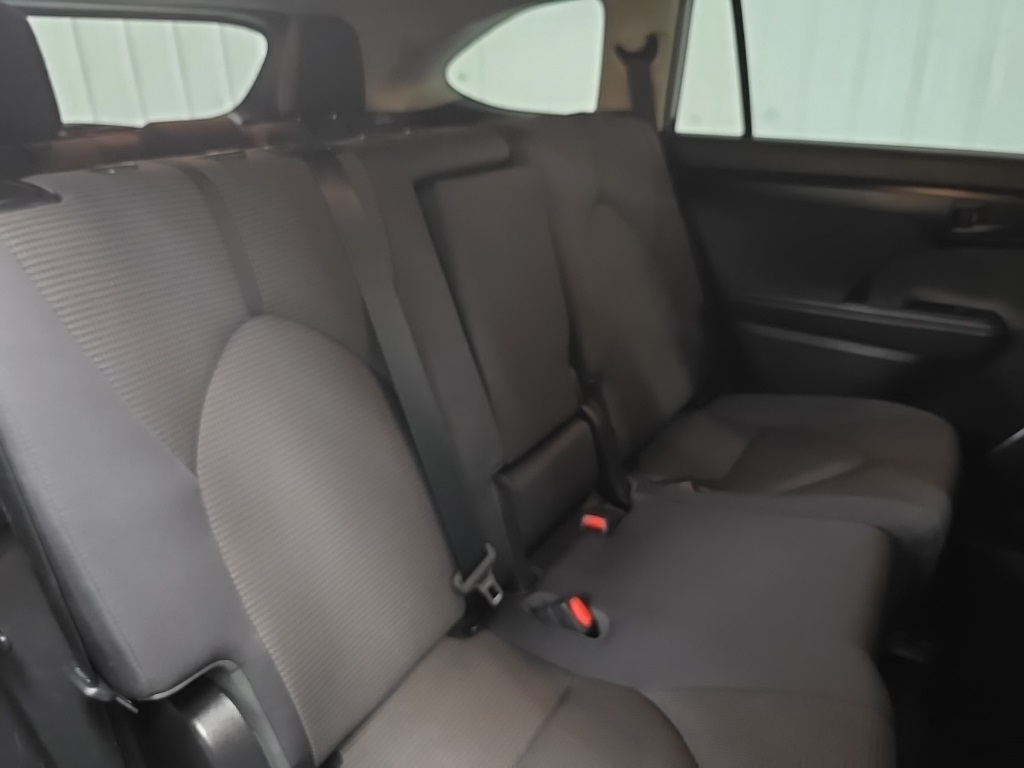 2022 Toyota Highlander LE photo 16