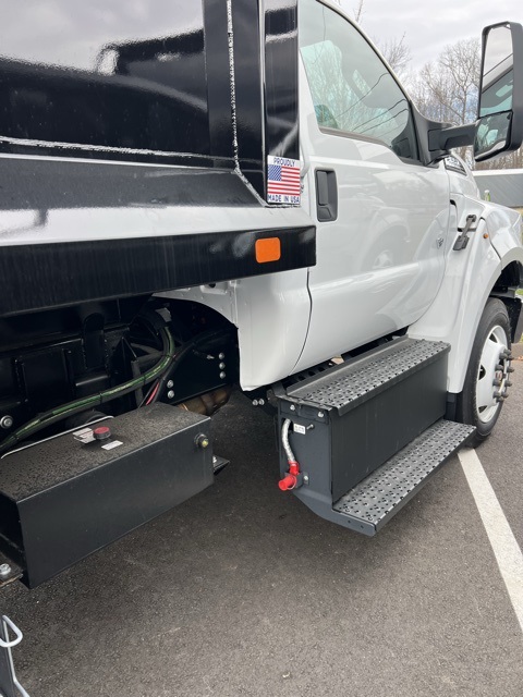 2025 Ford F-650 Base photo 6