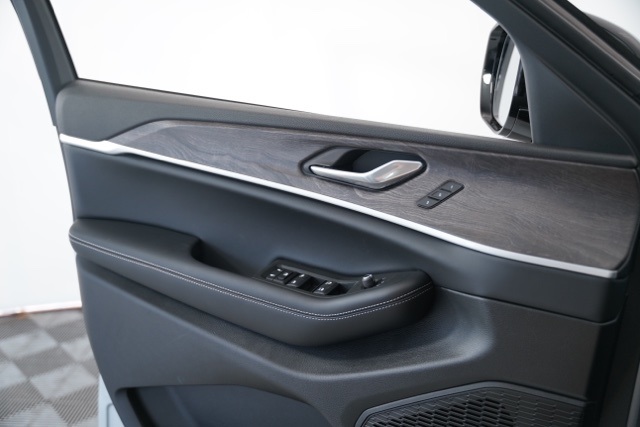 2025 Jeep Grand Cherokee Limited photo 16
