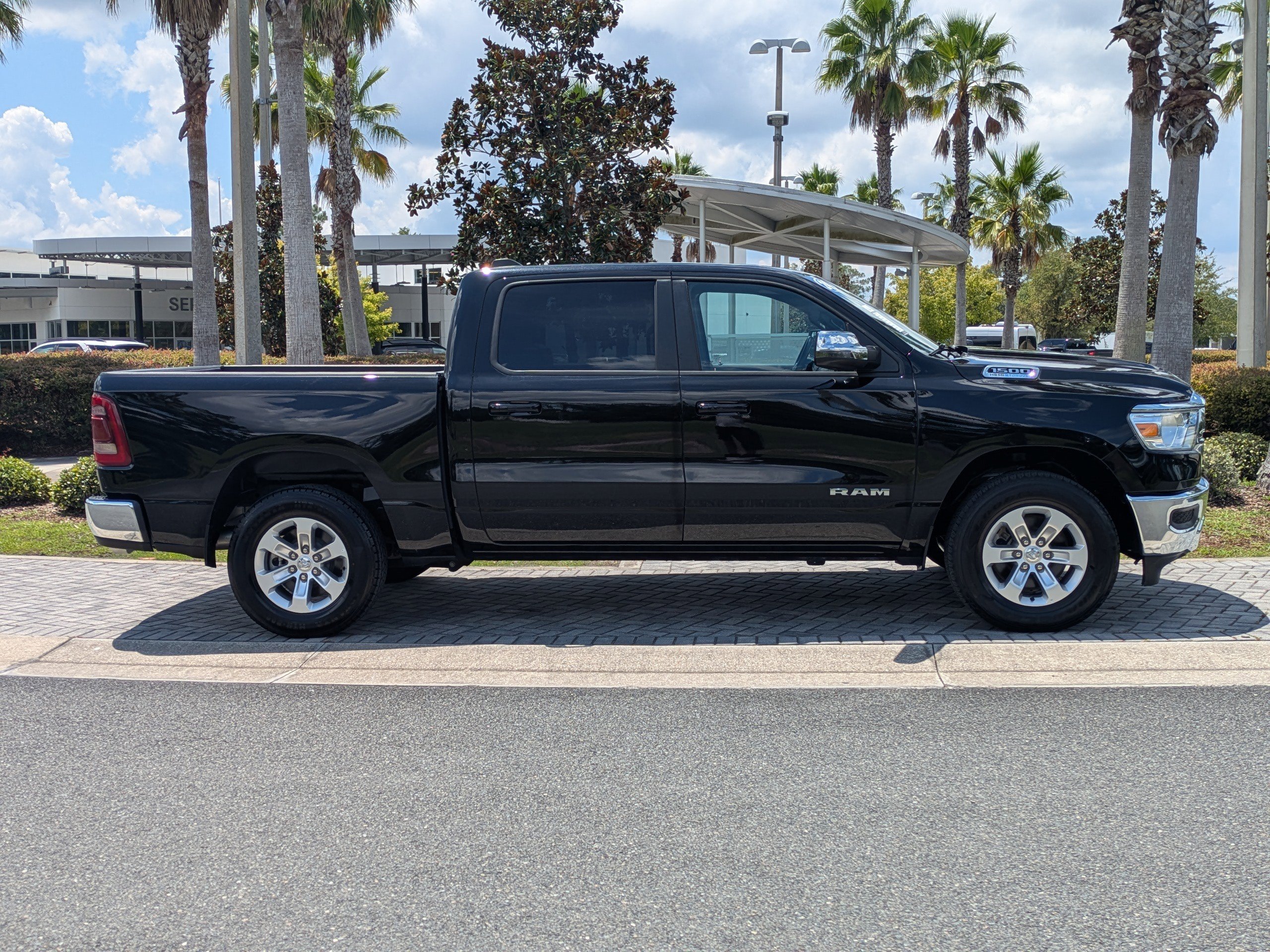 2024 Ram 1500 Laramie photo 3