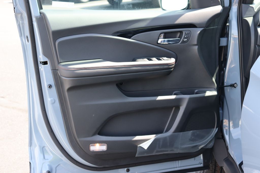2025 Honda Ridgeline Black Edition photo 25