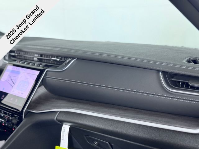 2025 Jeep Grand Cherokee Limited photo 24
