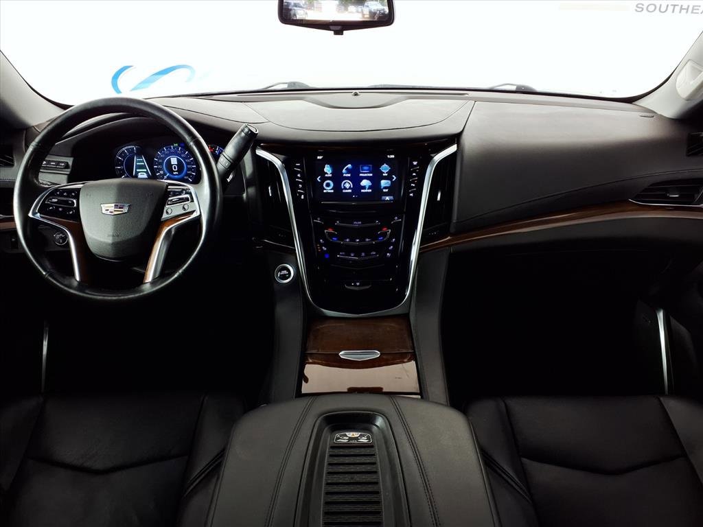 2018 Cadillac Escalade Luxury photo 3