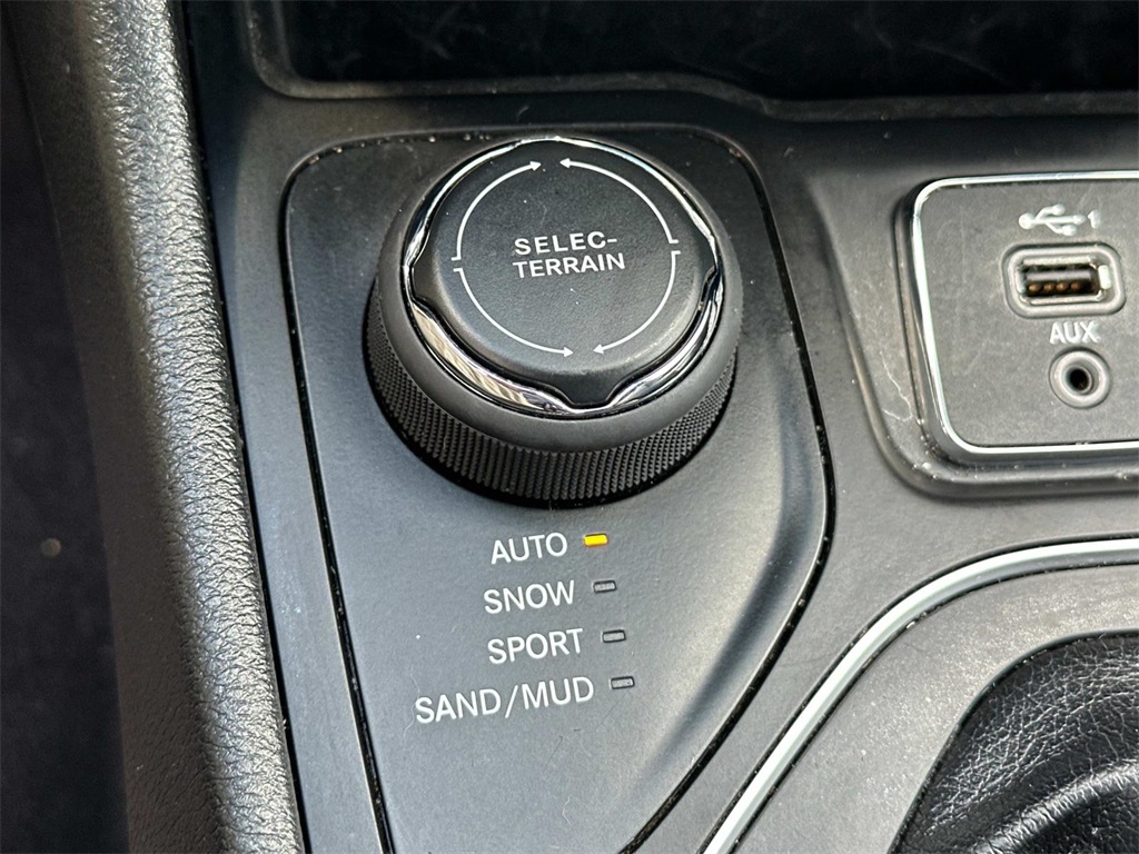 2021 Jeep Cherokee Latitude Lux photo 20