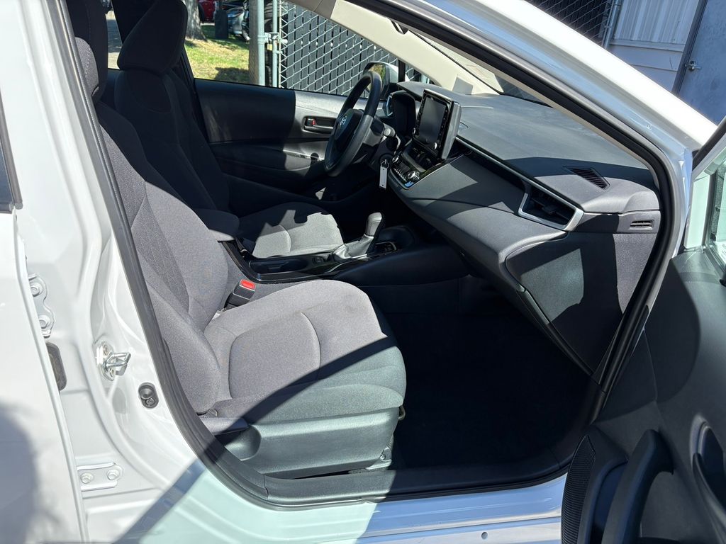 2022 Toyota Corolla LE photo 24