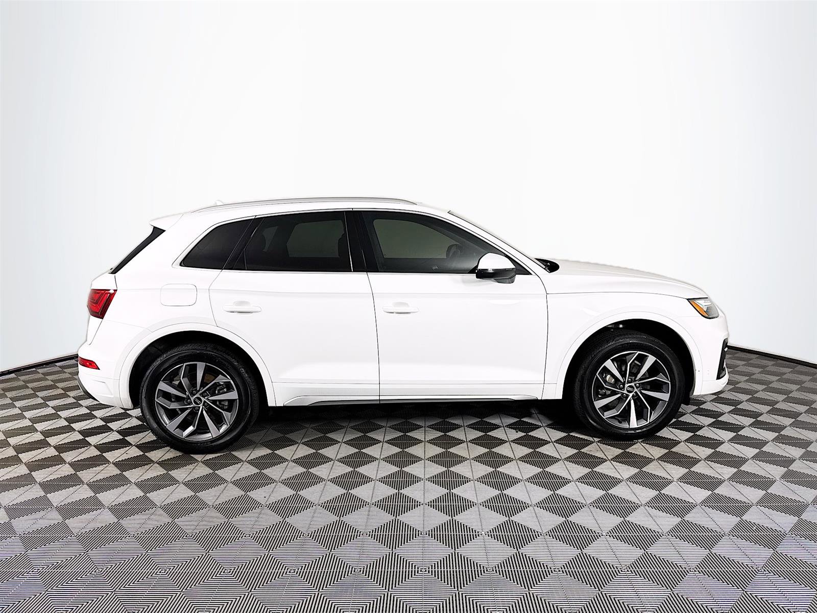 2021 Audi Q5 45 Premium photo 6