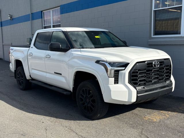 2023 Toyota Tundra SR5 CrewMax photo 2