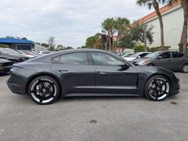 2022 Porsche Taycan Base photo 4