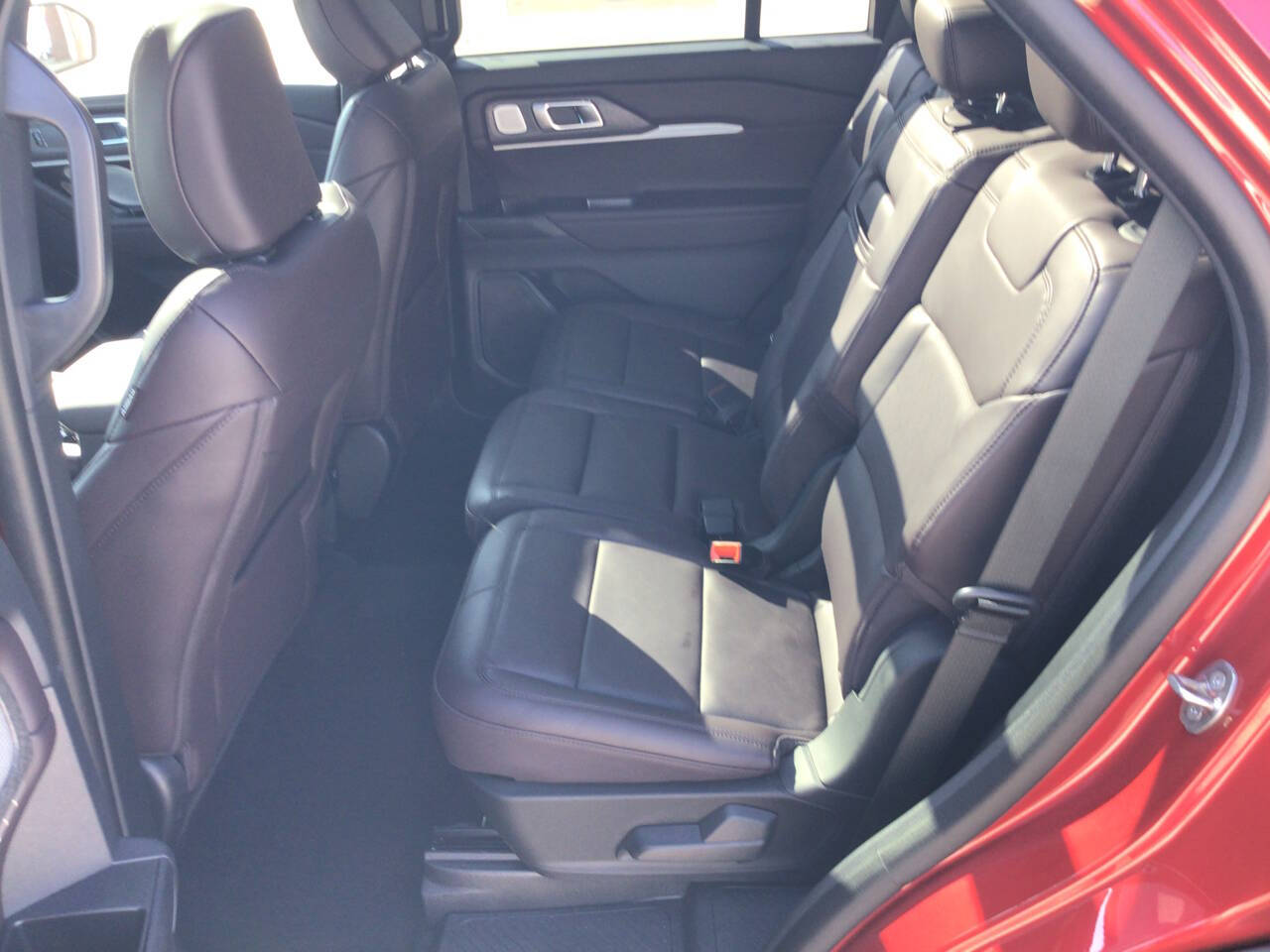 2025 Ford Explorer Platinum photo 10