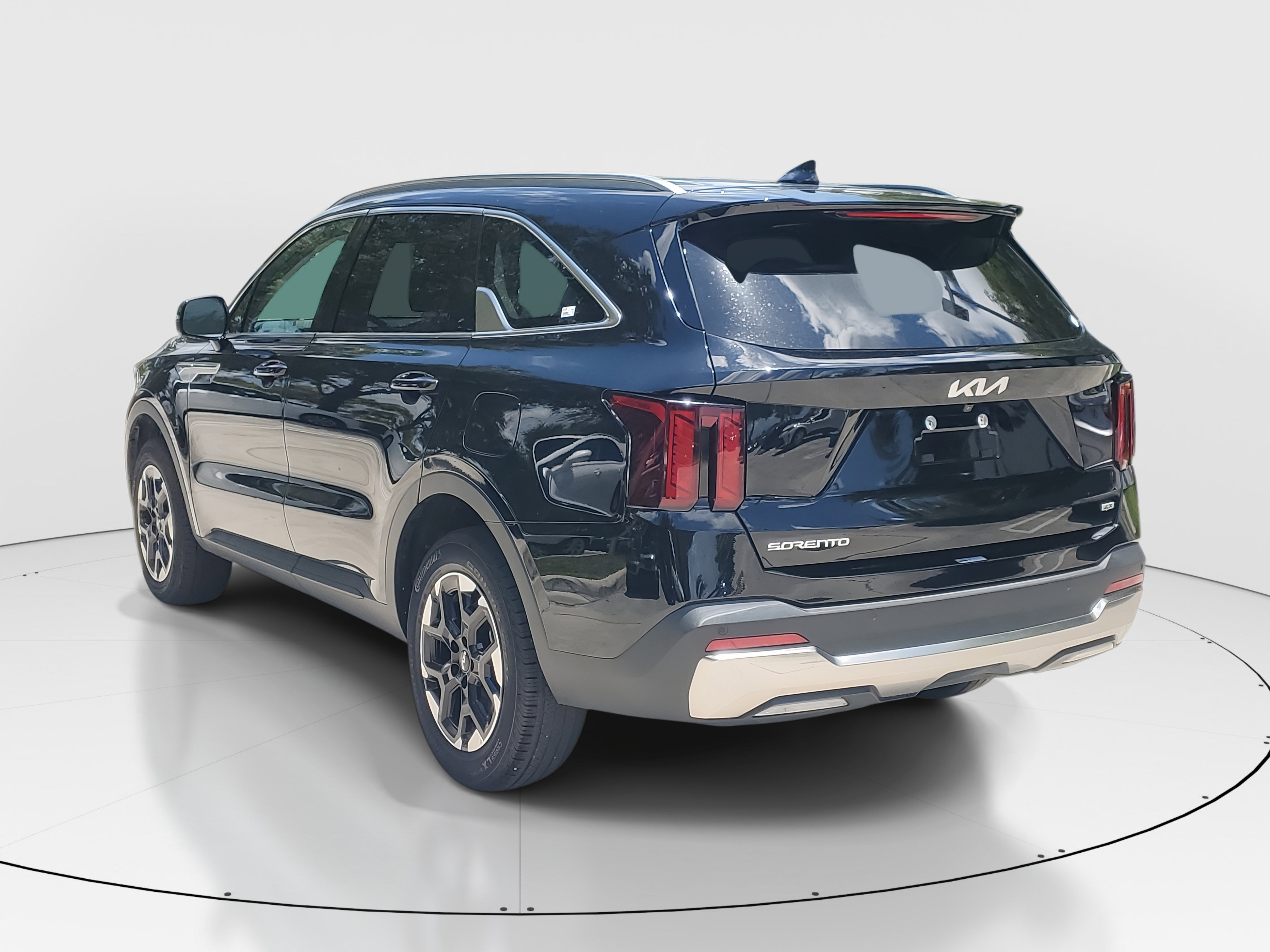 2024 Kia Sorento S photo 2
