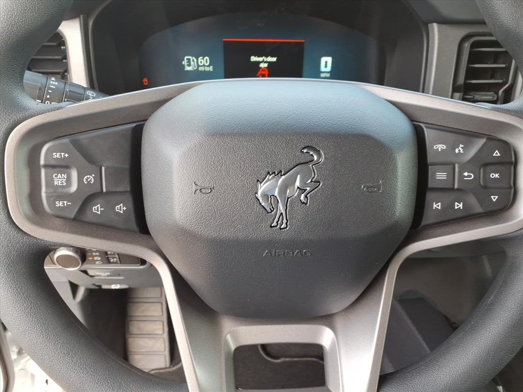 2025 Ford Bronco Base photo 16