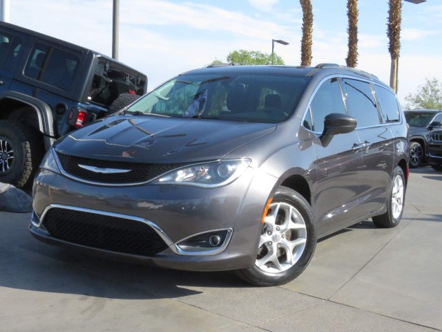 Blue Book 2018 Pacifica Minivan 2018 Chrysler 2018 Pacifica Near