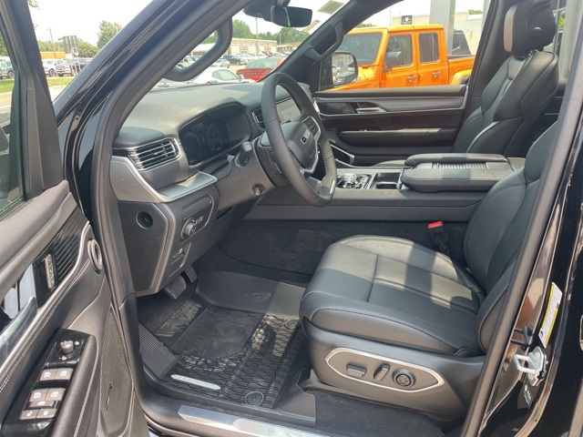 2025 Jeep Wagoneer Overland photo 4