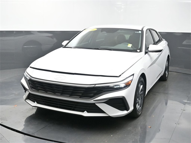 2024 Hyundai Elantra SEL's photo
