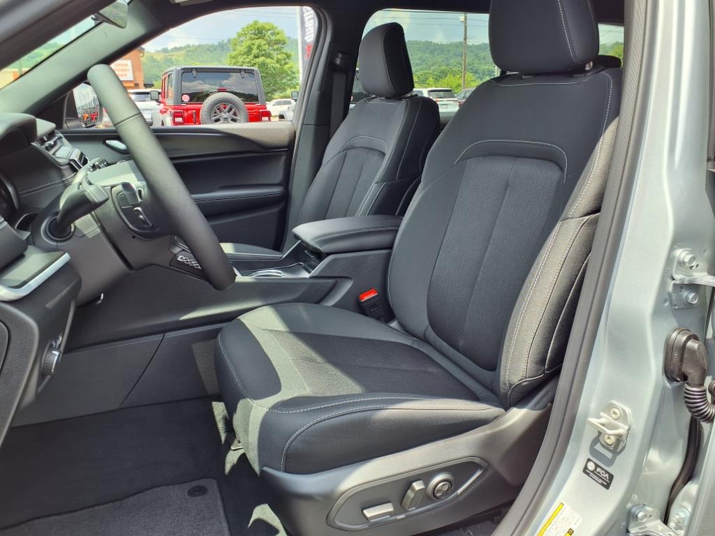 2025 Jeep Grand Cherokee Laredo photo 4