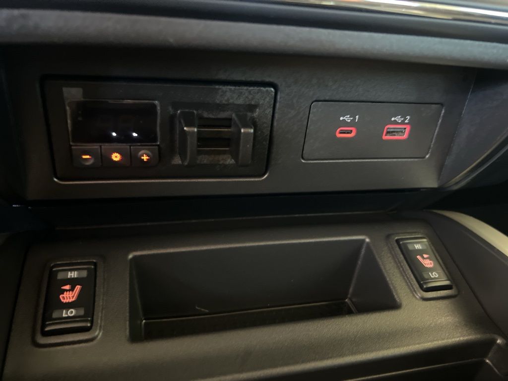 2024 Nissan Titan Crew Cab photo 47