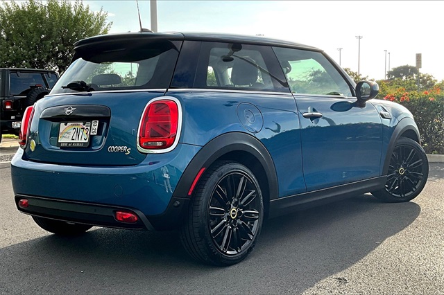 Used 2024 MINI Hardtop 2 Door SE with VIN WMW13DJ0XR2V89915 for sale in Kailua-Kona, HI