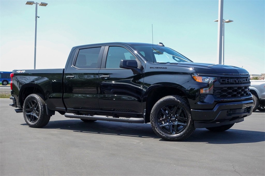 2025 Chevrolet Silverado 1500 Custom photo 2