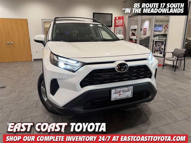 2025 Toyota RAV4 XLE's photo