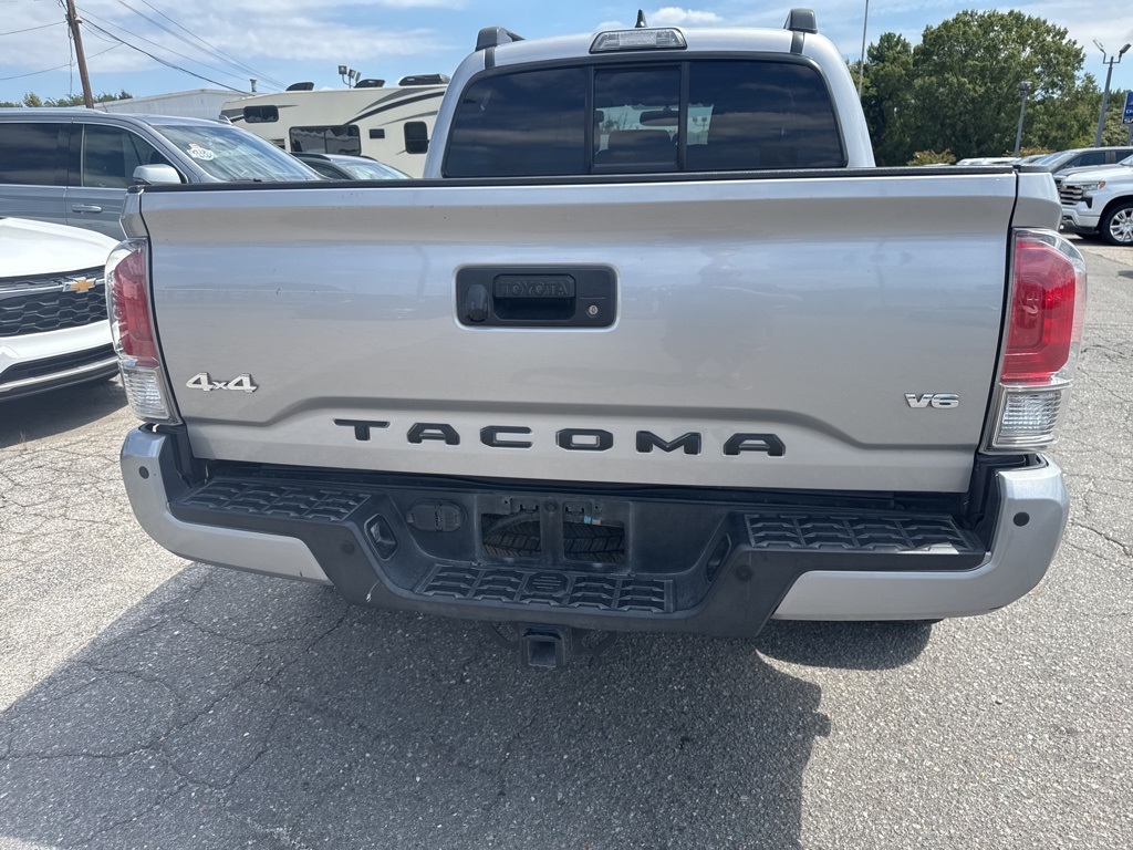 2016 Toyota Tacoma Limited photo 18
