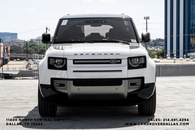 2025 Land Rover Defender 130 X-Dynamic SE photo 3