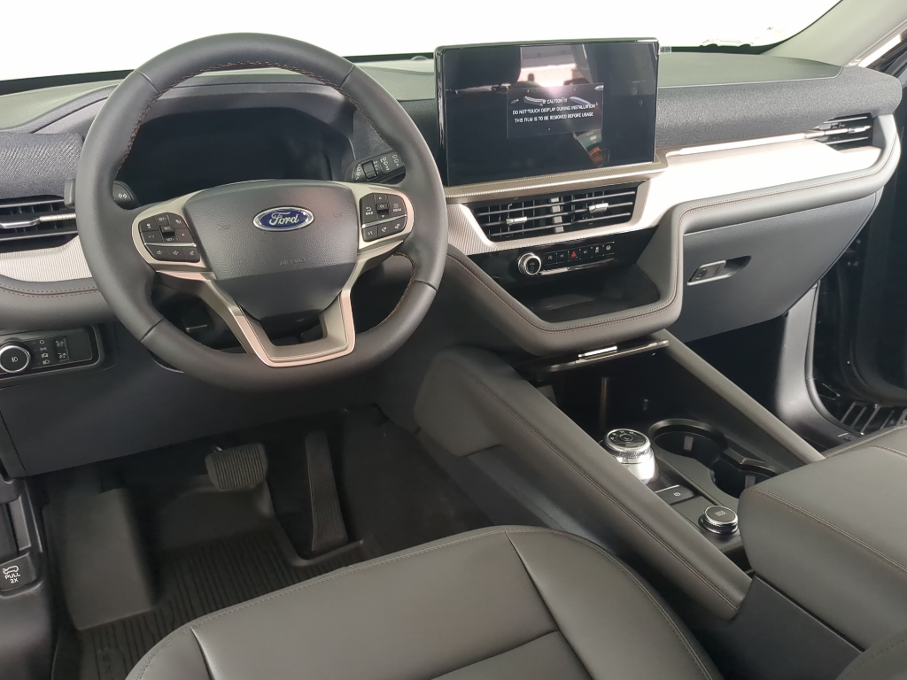 2025 Ford Explorer photo 9