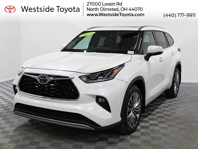 2022 Toyota Highlander Platinum's photo