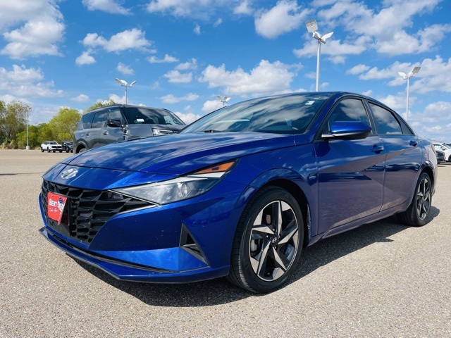 2023 Hyundai Elantra SEL photo 3