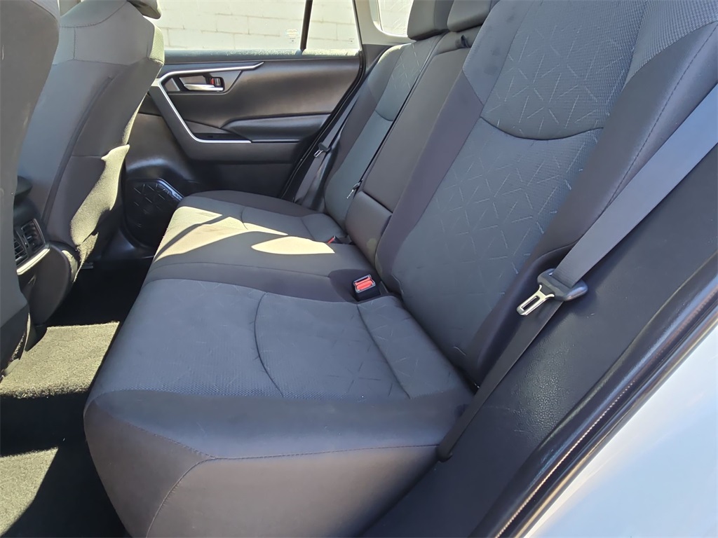 2024 Toyota RAV4 XLE photo 23