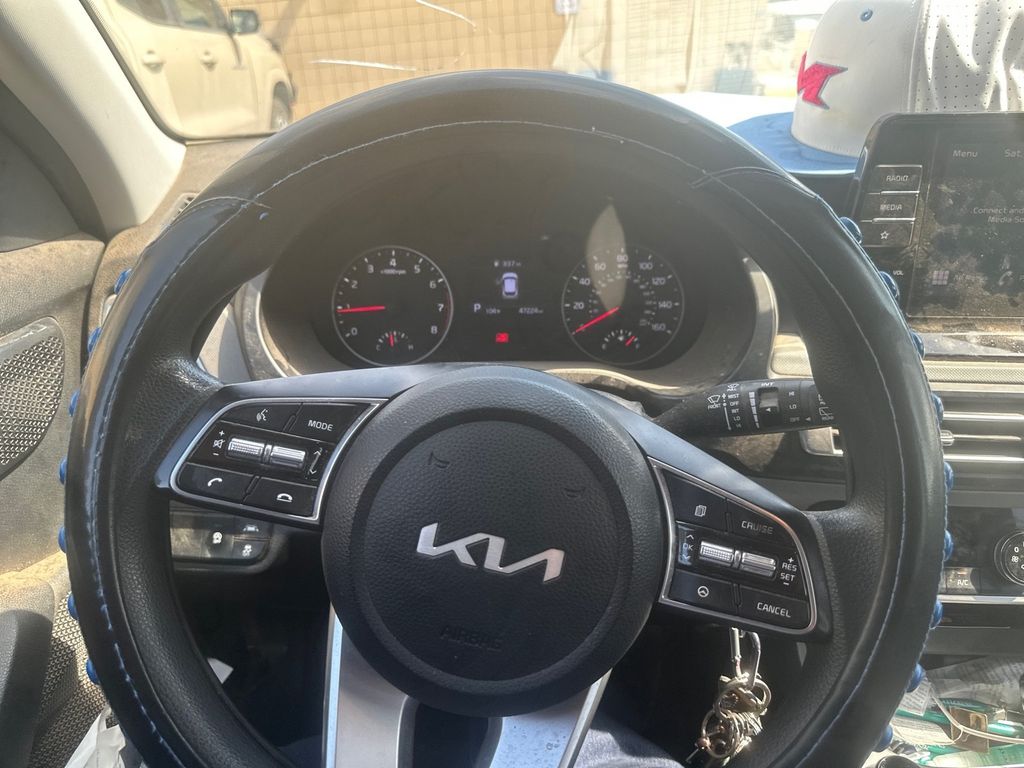 2023 Kia Seltos LX photo 11