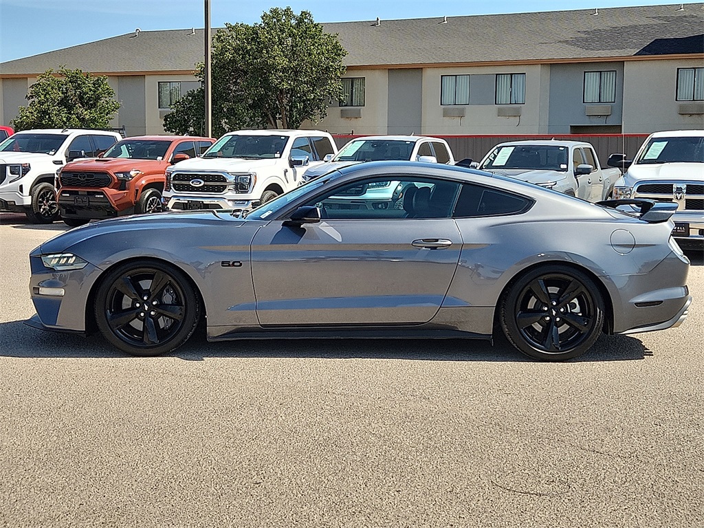 2022 Ford Mustang GT Premium photo 2