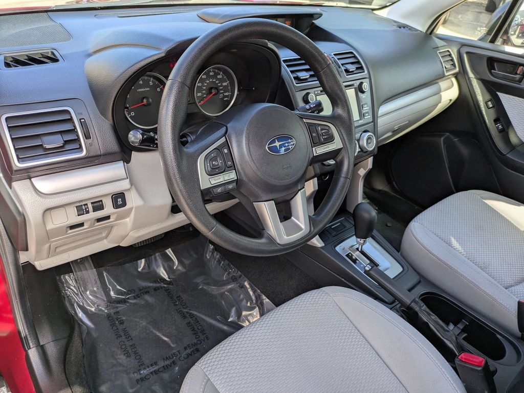 2017 Subaru Forester 2.5i photo 9