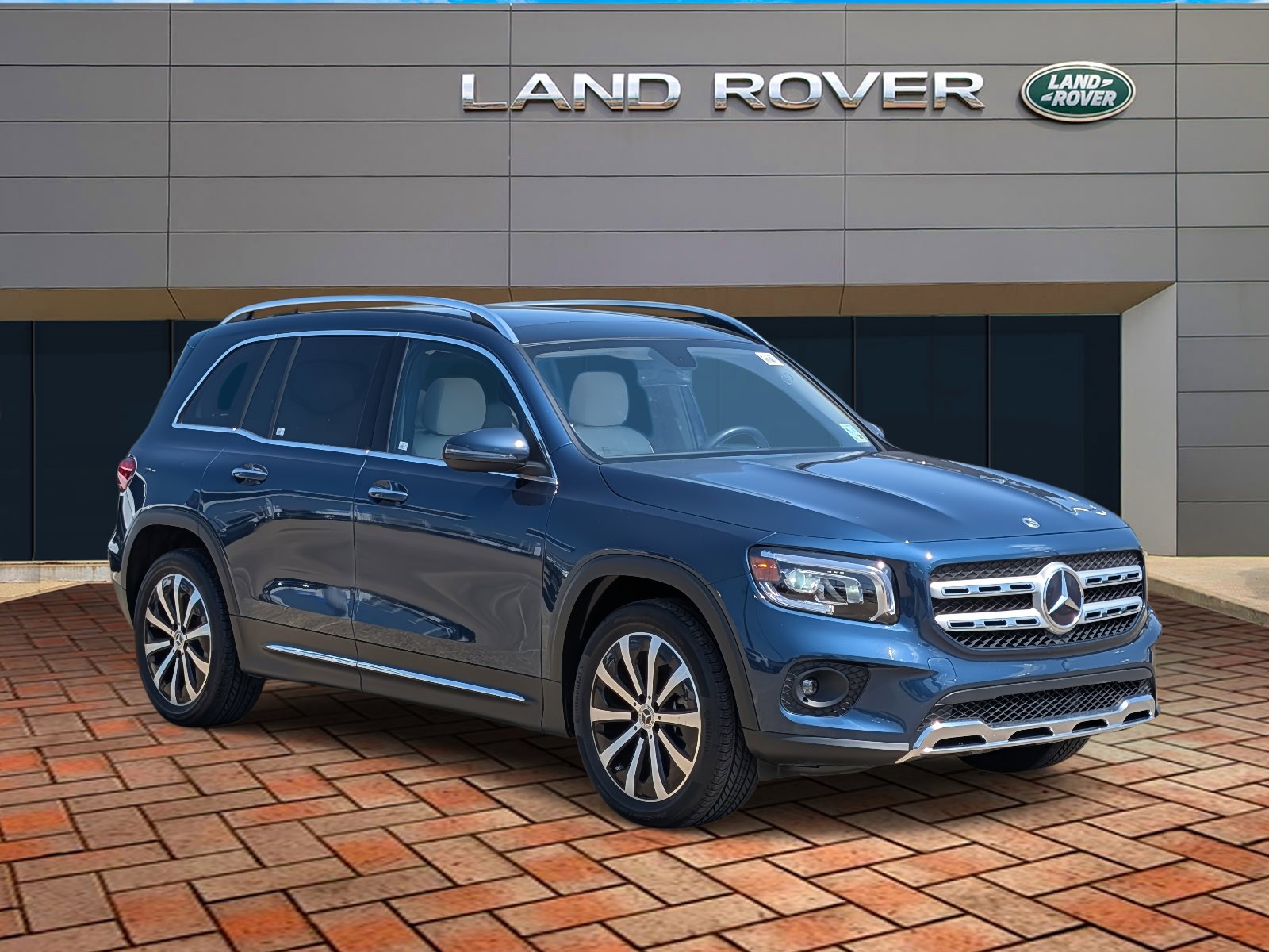 2022 Mercedes Benz GLB 250 photo 3