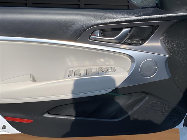 2025 Genesis G70 2.5T photo 15