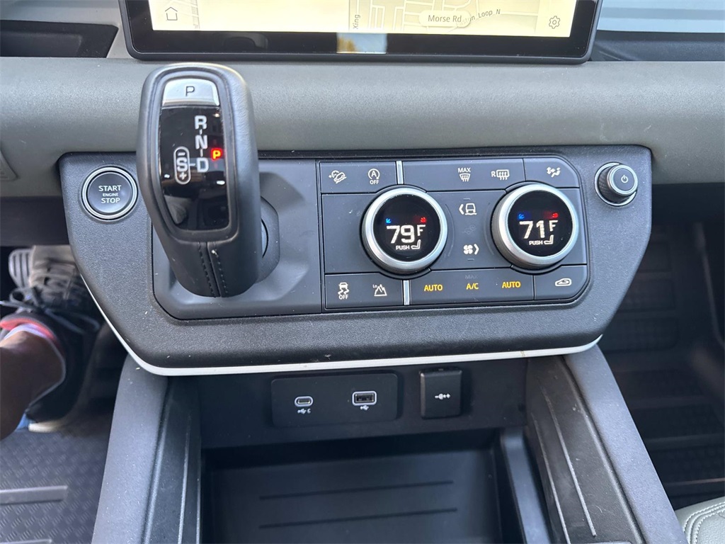 2023 Land Rover Defender 110 S photo 23