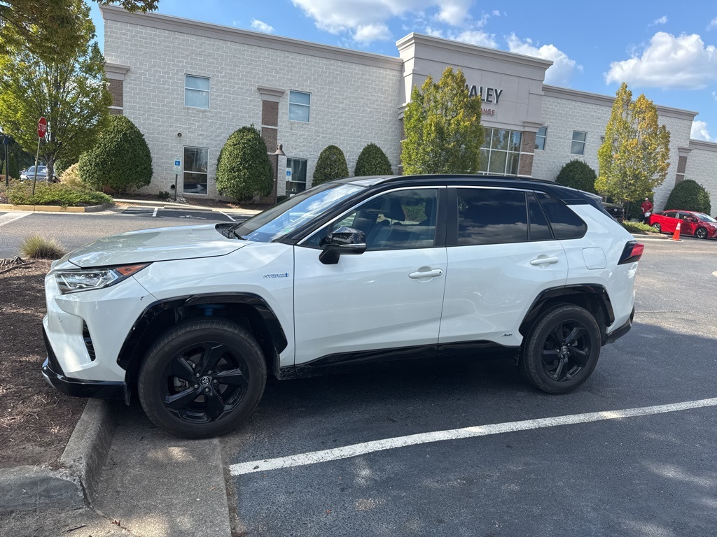 2021 Toyota RAV4 Hybrid XSE photo 4