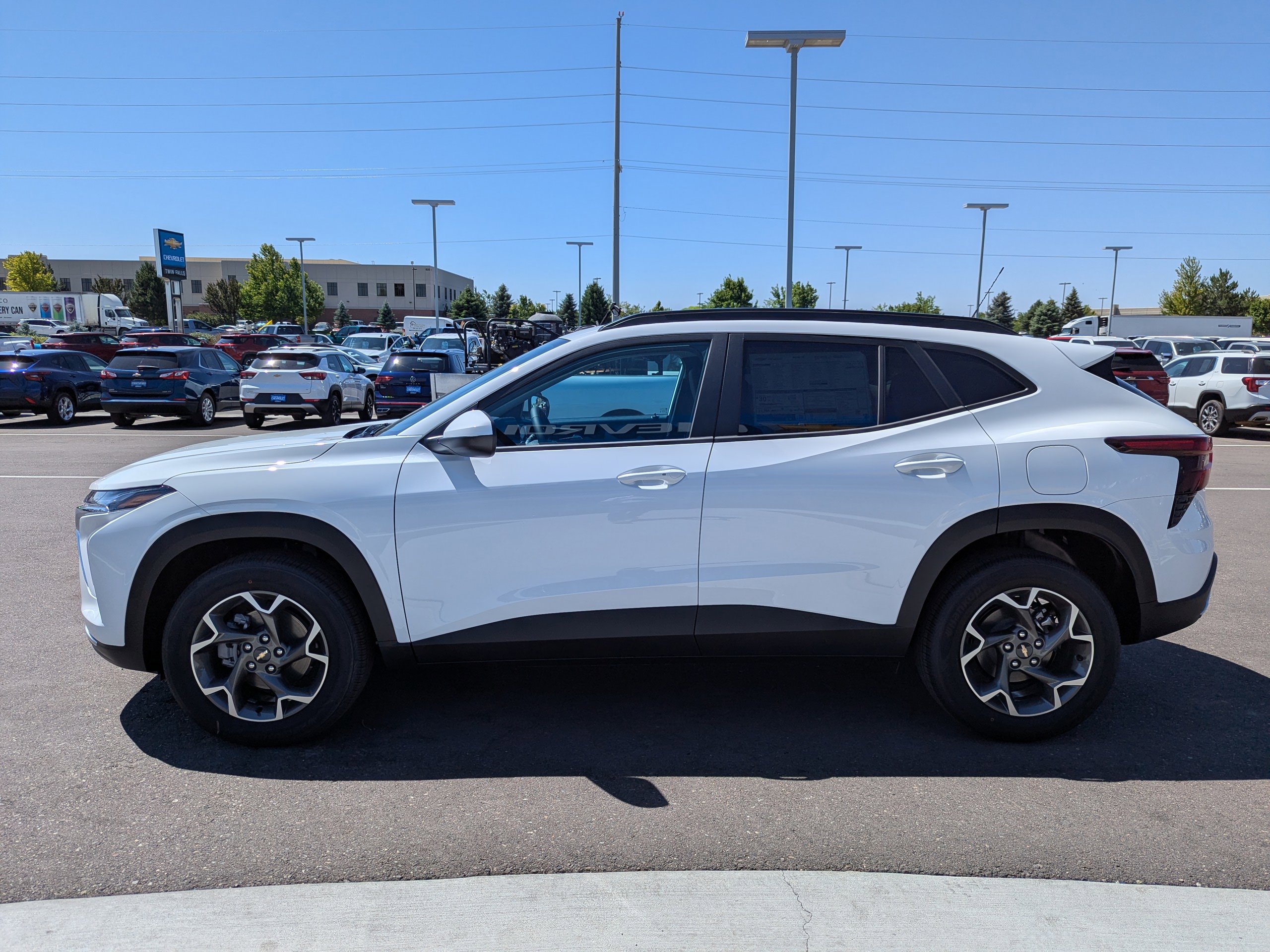 2025 Chevrolet Trax LT photo 7