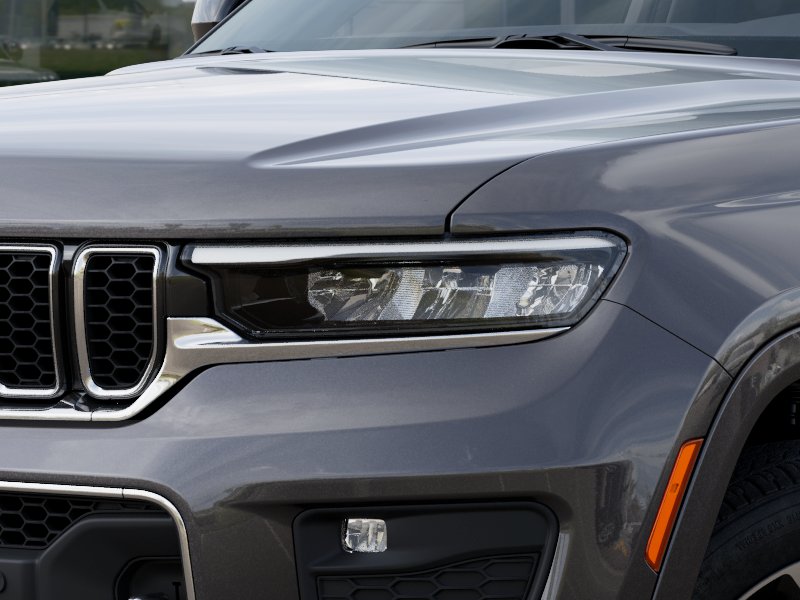 2025 Jeep Grand Cherokee Overland photo 3